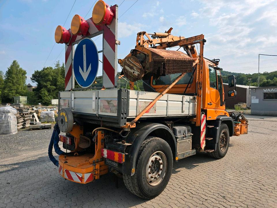 Unimog 405/12 U400 6-Zylinder Mulag Mähausleger MKM 700 UGN UGE 405/10 Mercedes-Benz U 300 500 Böschungsmäher 400 - Vozidlo na odpratávanie snehu: obrázok 4 Unimog 405/12 U400 6-Zylinder Mulag Mähausleger MKM 700 UGN UGE 405/10 Mercedes-Benz U 300 500 Böschungsmäher 400 - Vozidlo na odpratávanie snehu: obrázok 4