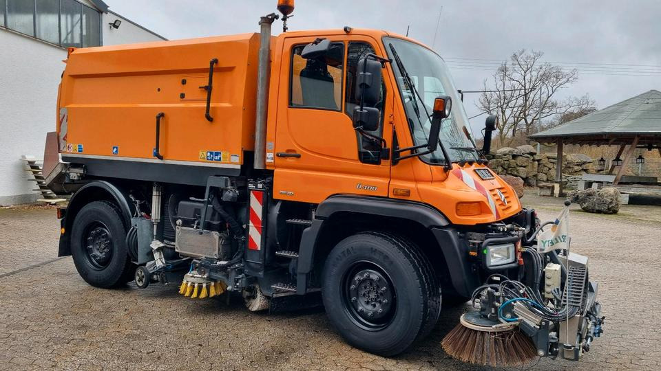 Unimog Kehrmaschine U400 405 Mercedes-Benz Hydrostat Wechsellenkung Variopilot - Zametacie vozidlo: obrázok 1 Unimog Kehrmaschine U400 405 Mercedes-Benz Hydrostat Wechsellenkung Variopilot - Zametacie vozidlo: obrázok 1