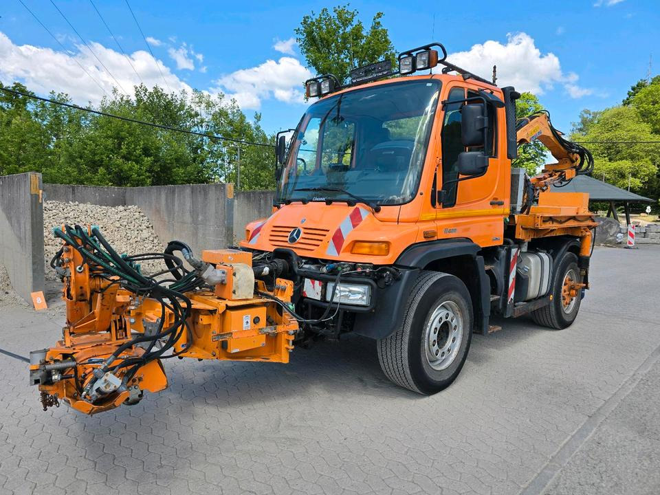 Unimog U400 405/12 6-Zylinder mit Mulag Böschungsmäher Böschungsmulcher Frontmäher Randstreifenmäher Mercedes-Benz U 400 300 500 - Vozidlo na odpratávanie snehu: obrázok 1 Unimog U400 405/12 6-Zylinder mit Mulag Böschungsmäher Böschungsmulcher Frontmäher Randstreifenmäher Mercedes-Benz U 400 300 500 - Vozidlo na odpratávanie snehu: obrázok 1