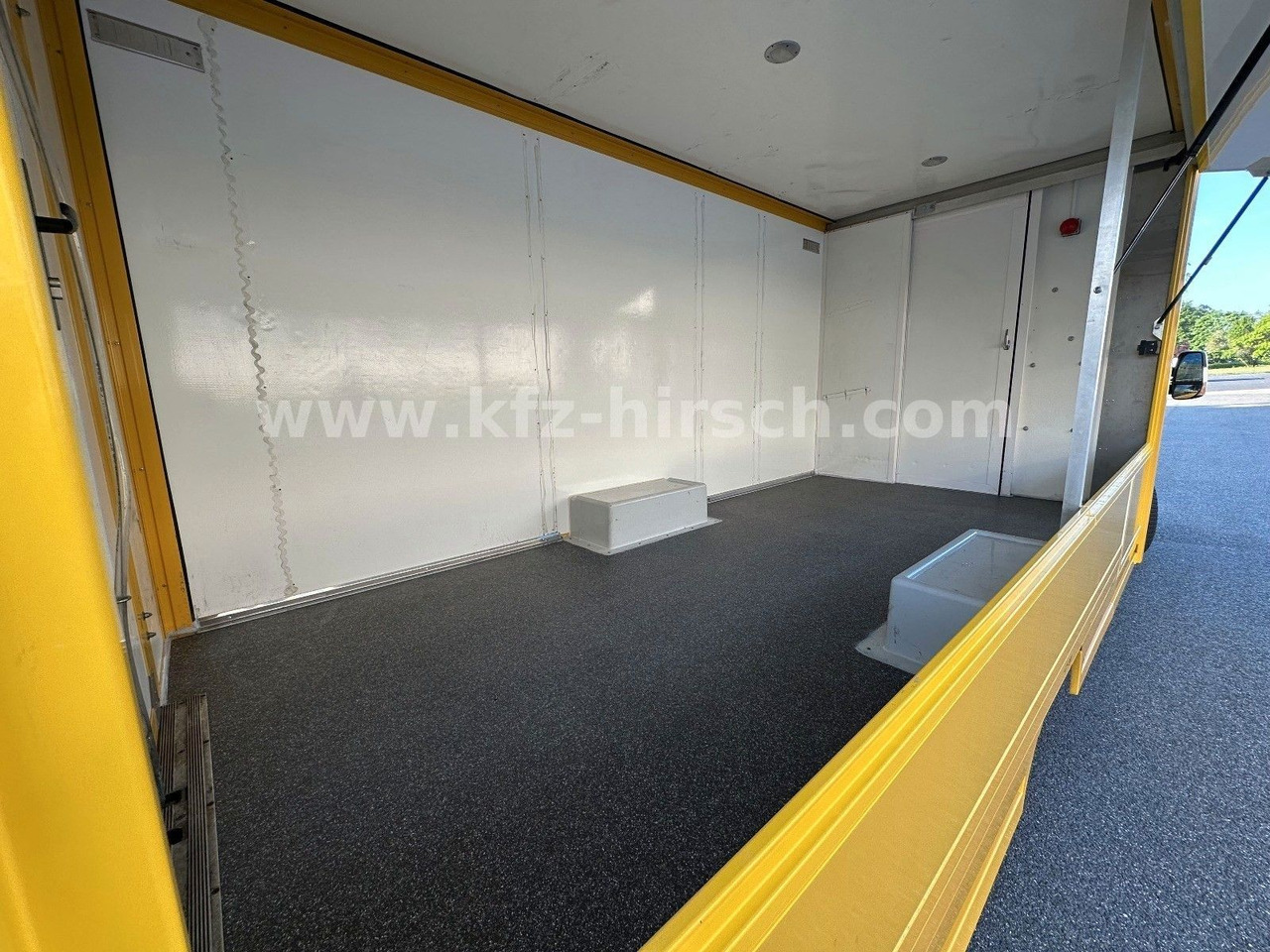 Iveco Daily Luftfederung Foodtruck Imbisswagen Verkauf - Pojazdná predajňa: obrázok 4 Iveco Daily Luftfederung Foodtruck Imbisswagen Verkauf - Pojazdná predajňa: obrázok 4