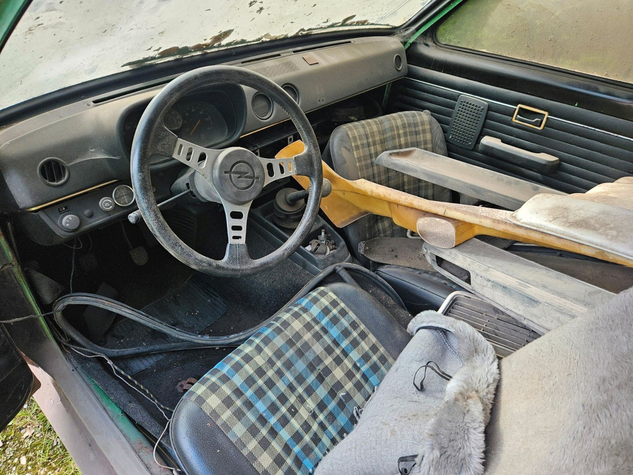 Coupe Opel Kadett C  Rallye 2.0E Coupe Nr.13 Scheunenfund: obrázok 9