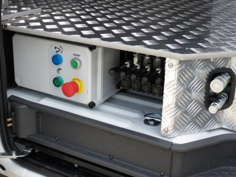 Comet IZOLACJA 46kV Podnośnik koszowy 14/2/8 JIB do pracy pod napięciem zamontowany na VAN 5,2 t - Automobilová plošina: obrázok 5 Comet IZOLACJA 46kV Podnośnik koszowy 14/2/8 JIB do pracy pod napięciem zamontowany na VAN 5,2 t - Automobilová plošina: obrázok 5