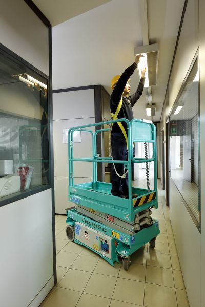 IMER GROUP Easy UP 5 Nowy Mini podnośnik nożycowy - Samohybná plošiny: obrázok 2 IMER GROUP Easy UP 5 Nowy Mini podnośnik nożycowy - Samohybná plošiny: obrázok 2