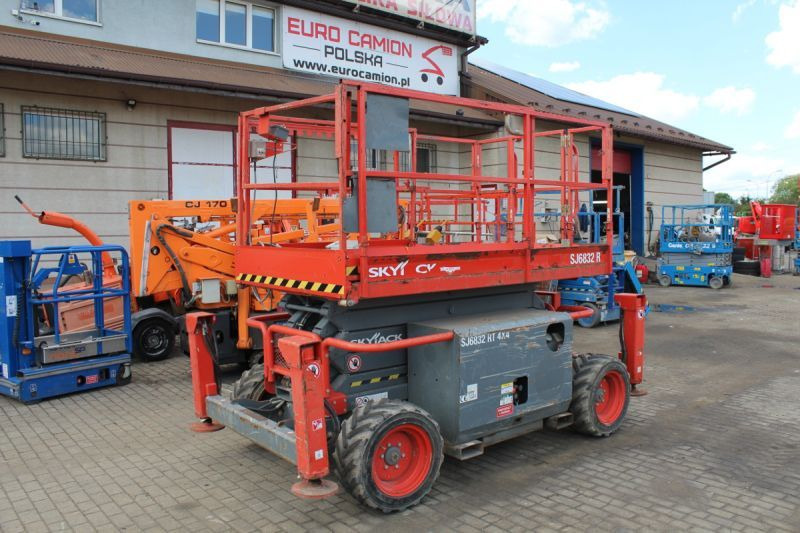 Skyjack podnośnik nożycowy 4x4 spalinowy 12 m Skyjack SJ6832RT - Samohybná plošiny: obrázok 1 Skyjack podnośnik nożycowy 4x4 spalinowy 12 m Skyjack SJ6832RT - Samohybná plošiny: obrázok 1