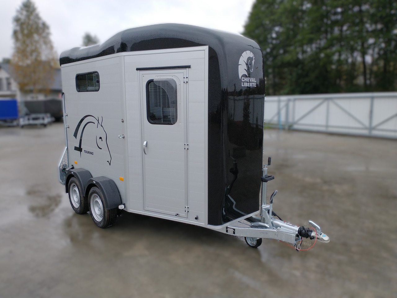 Cheval Liberté Touring Country + Siodlarnia, Debon - Príves na prepravu koní: obrázok 1 Cheval Liberté Touring Country + Siodlarnia, Debon - Príves na prepravu koní: obrázok 1