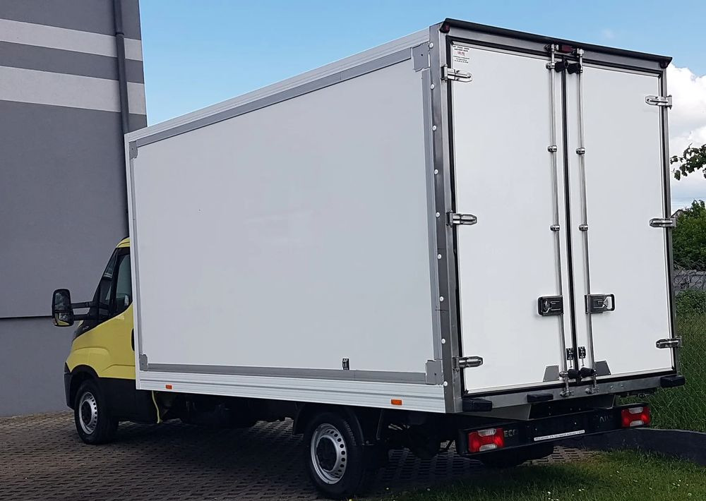 Iveco Daily 8EP KONTENER 4,14x2,21x2,20 KLIMA MANUAL KRAJOWY DMC 3500KG - Dodávka skriňová nadstavba: obrázok 3 Iveco Daily 8EP KONTENER 4,14x2,21x2,20 KLIMA MANUAL KRAJOWY DMC 3500KG - Dodávka skriňová nadstavba: obrázok 3