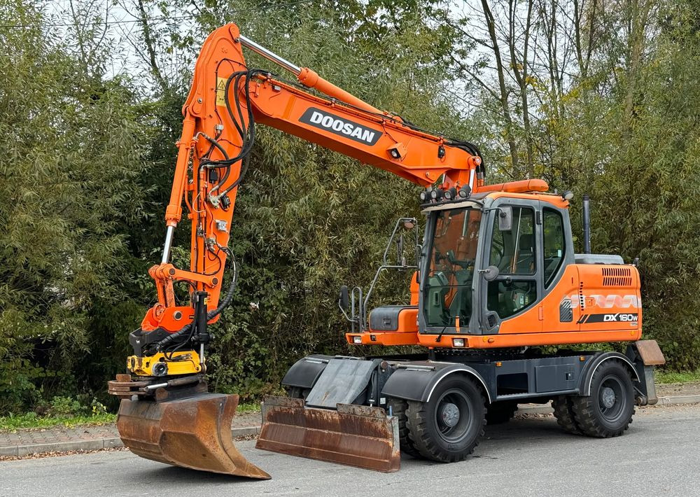 Doosan * DOOSAN DX160W *ROTOTILT* GPS 2D Leica * Sprowadzona * Stan Perfekcyjny * Koparka Kołowa * - Kolesové rýpadlo: obrázok 1 Doosan * DOOSAN DX160W *ROTOTILT* GPS 2D Leica * Sprowadzona * Stan Perfekcyjny * Koparka Kołowa * - Kolesové rýpadlo: obrázok 1