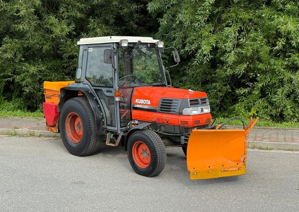 Kubota * Traktor KUBOTA L4200 * 4x4 * Pług Piaskarka * Wałek Przód Tył * Sprowadzony* Zimowe Utrzymanie - Traktor: obrázok 2 Kubota * Traktor KUBOTA L4200 * 4x4 * Pług Piaskarka * Wałek Przód Tył * Sprowadzony* Zimowe Utrzymanie - Traktor: obrázok 2
