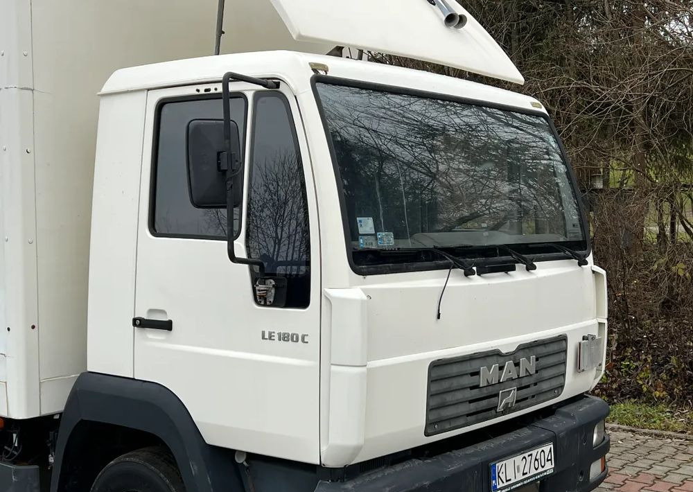 MAN MAN 8-180 KONTENER WINDA ZAŁADOWCZA - Skříňový nákladní auto: obrázok 4 MAN MAN 8-180 KONTENER WINDA ZAŁADOWCZA - Skříňový nákladní auto: obrázok 4