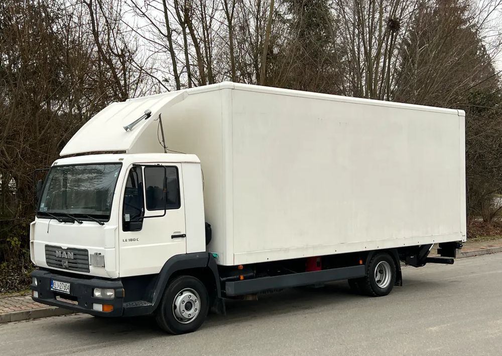 MAN MAN 8-180 KONTENER WINDA ZAŁADOWCZA - Skříňový nákladní auto: obrázok 1 MAN MAN 8-180 KONTENER WINDA ZAŁADOWCZA - Skříňový nákladní auto: obrázok 1