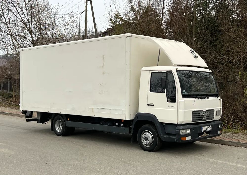 MAN MAN 8-180 KONTENER WINDA ZAŁADOWCZA - Skříňový nákladní auto: obrázok 2 MAN MAN 8-180 KONTENER WINDA ZAŁADOWCZA - Skříňový nákladní auto: obrázok 2