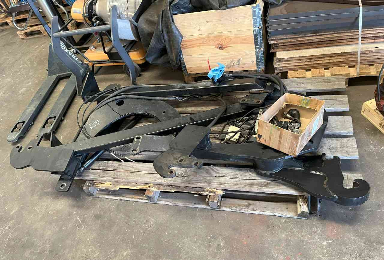 BMH Palas SC 370 Front-laders / Frontlader / Voorlader / Tractoren - Predný nakladač na traktor: obrázok 5 BMH Palas SC 370 Front-laders / Frontlader / Voorlader / Tractoren - Predný nakladač na traktor: obrázok 5