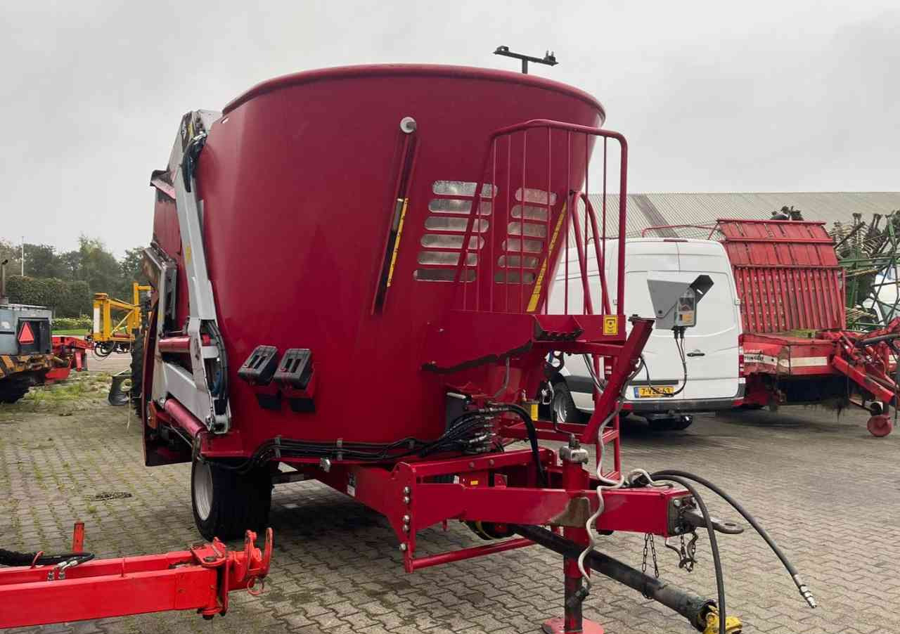 BVL V-Mix 12 LS Voermengwagen Voermachines - Kŕmny voz: obrázok 2 BVL V-Mix 12 LS Voermengwagen Voermachines - Kŕmny voz: obrázok 2
