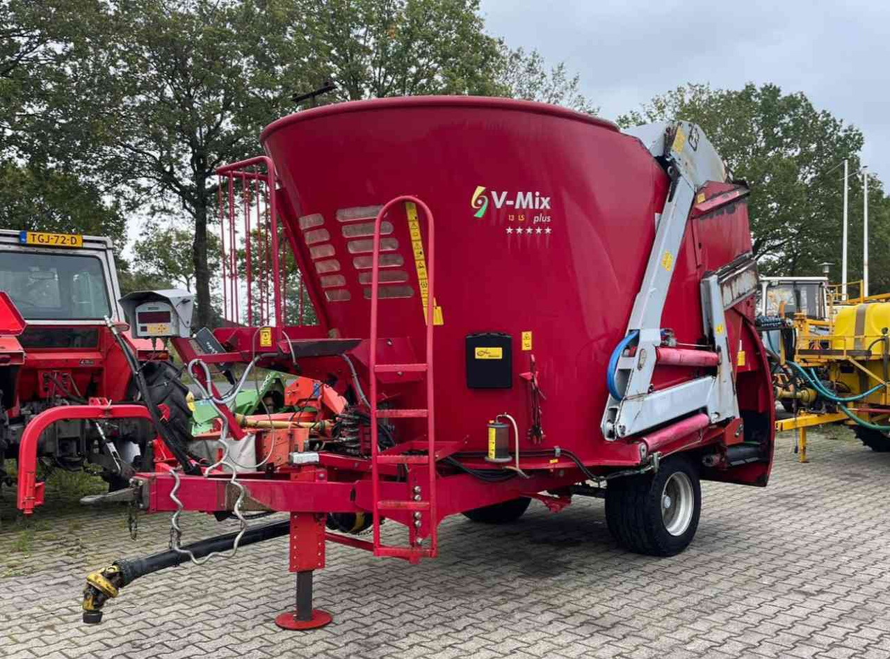 BVL V-Mix 12 LS Voermengwagen Voermachines - Kŕmny voz: obrázok 1 BVL V-Mix 12 LS Voermengwagen Voermachines - Kŕmny voz: obrázok 1
