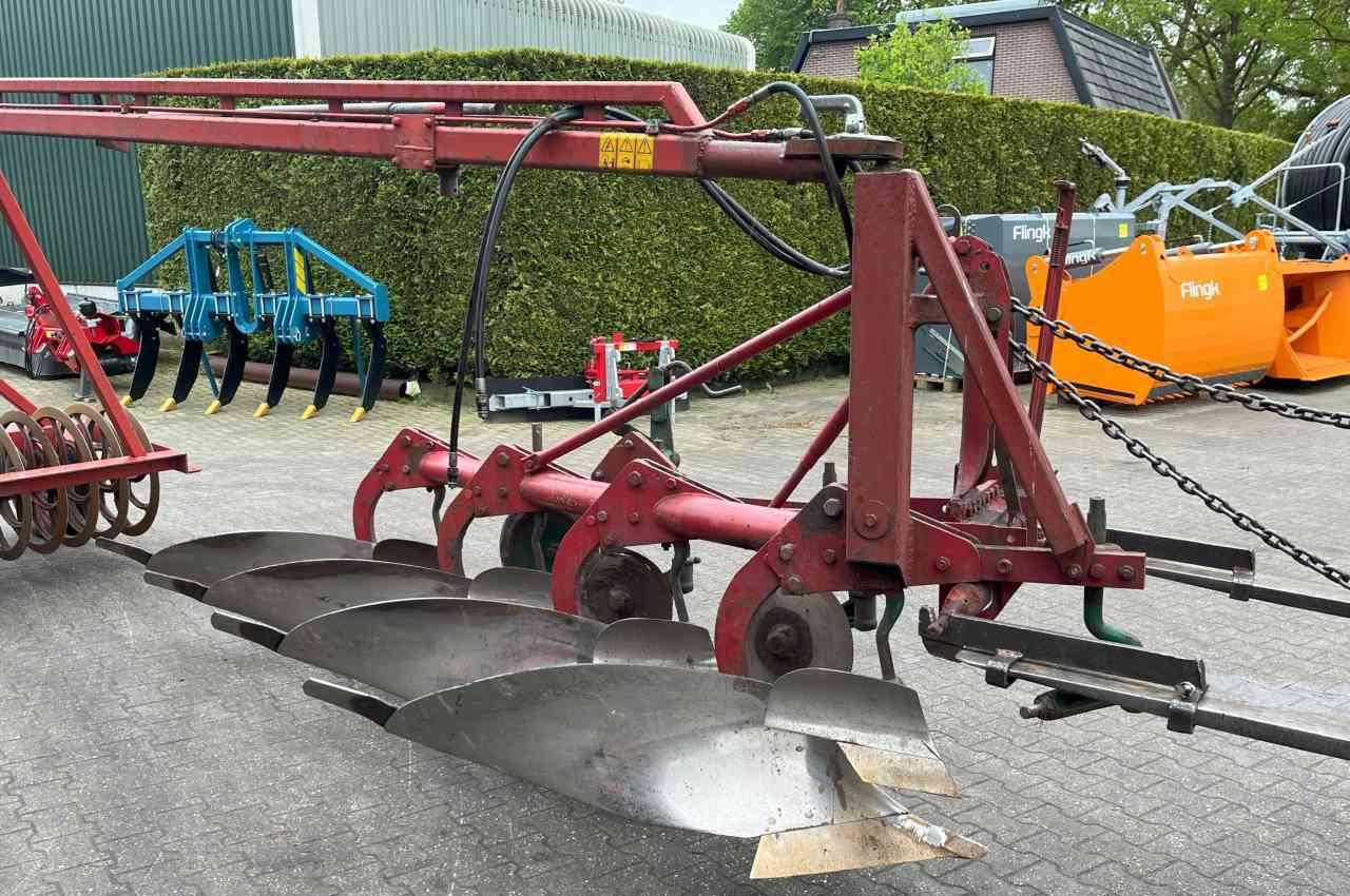 Kverneland 4 schaar ploeg + Evers vorenpakker grondbewerking - Pluh: obrázok 5 Kverneland 4 schaar ploeg + Evers vorenpakker grondbewerking - Pluh: obrázok 5