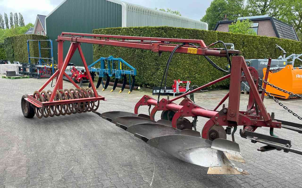 Kverneland 4 schaar ploeg + Evers vorenpakker grondbewerking - Pluh: obrázok 4 Kverneland 4 schaar ploeg + Evers vorenpakker grondbewerking - Pluh: obrázok 4