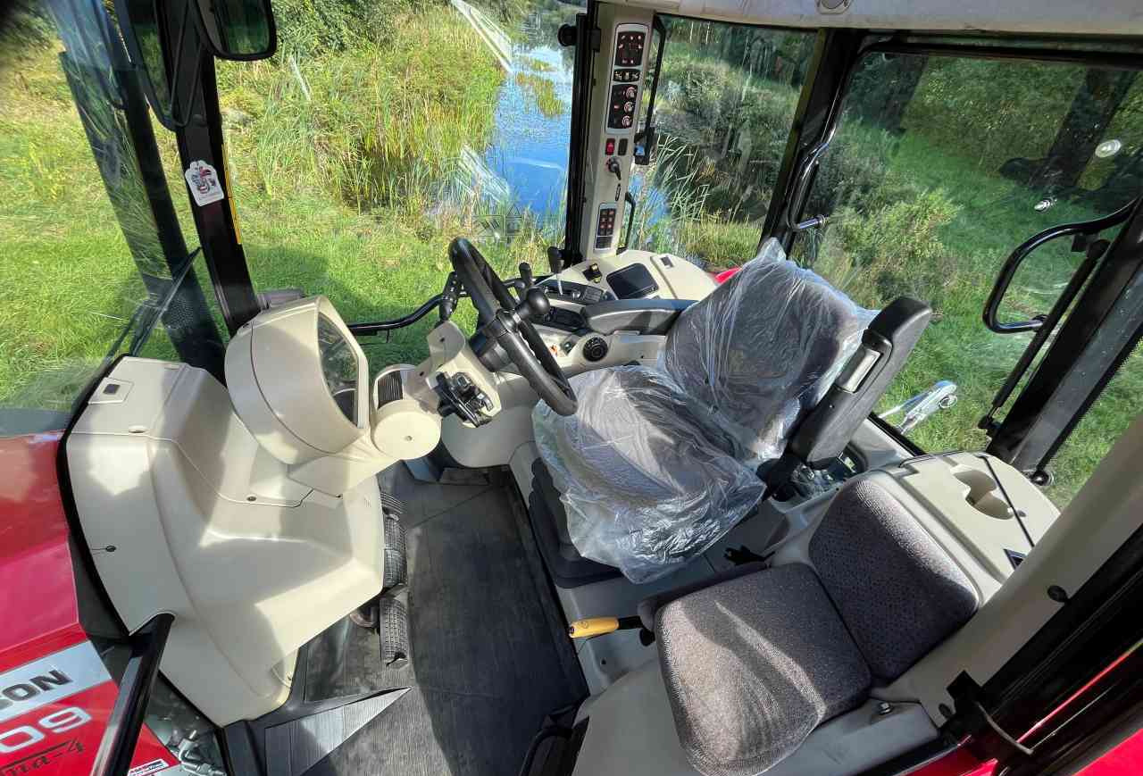 Massey Ferguson 5609 Dyna-4 Essential - Traktor: obrázok 5 Massey Ferguson 5609 Dyna-4 Essential - Traktor: obrázok 5