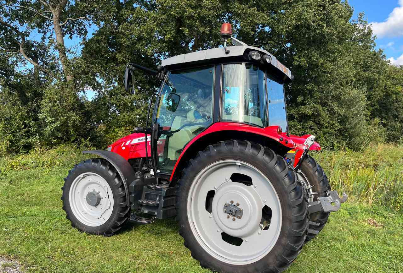 Massey Ferguson 5609 Dyna-4 Essential - Traktor: obrázok 3 Massey Ferguson 5609 Dyna-4 Essential - Traktor: obrázok 3