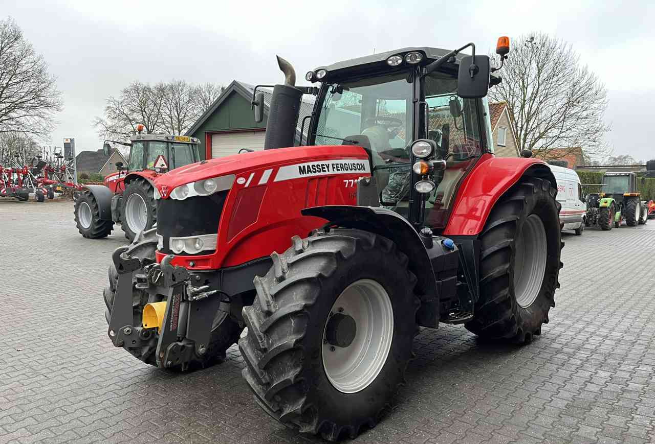Massey Ferguson 7715 Dyna-6 Essential Tractoren - Traktor: obrázok 3 Massey Ferguson 7715 Dyna-6 Essential Tractoren - Traktor: obrázok 3