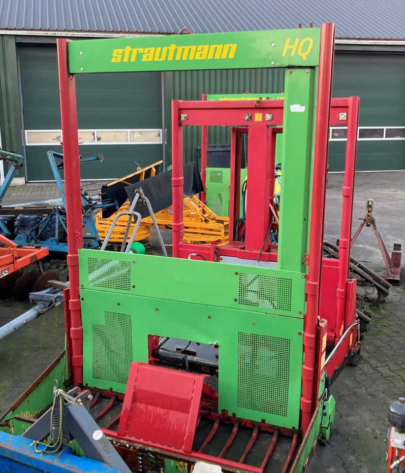 Strautmann HQ 3800 kuilsnijder voermachines - Stroj na silážovanie: obrázok 1 Strautmann HQ 3800 kuilsnijder voermachines - Stroj na silážovanie: obrázok 1