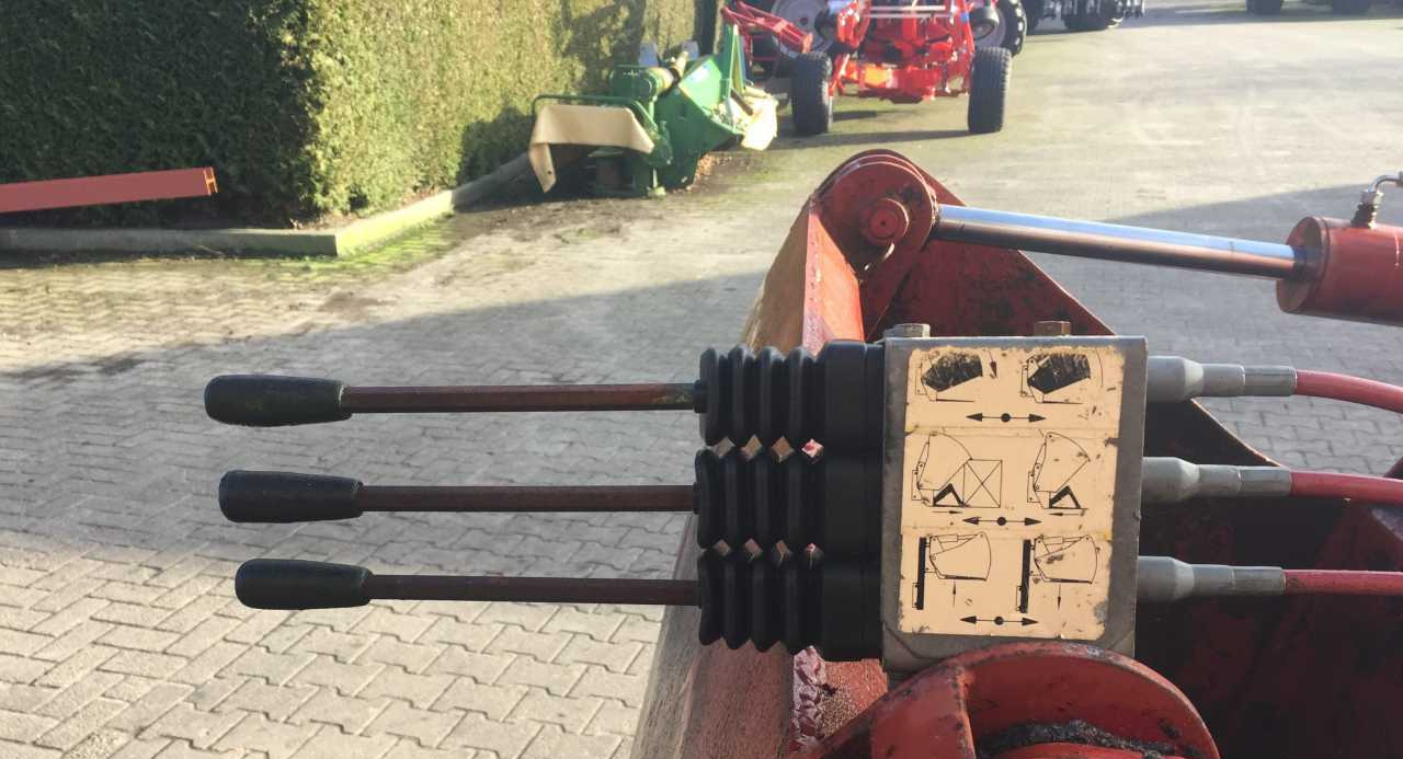 Strautmann Silozanger Kuilhapper voermachines - Stroj na silážovanie: obrázok 4 Strautmann Silozanger Kuilhapper voermachines - Stroj na silážovanie: obrázok 4