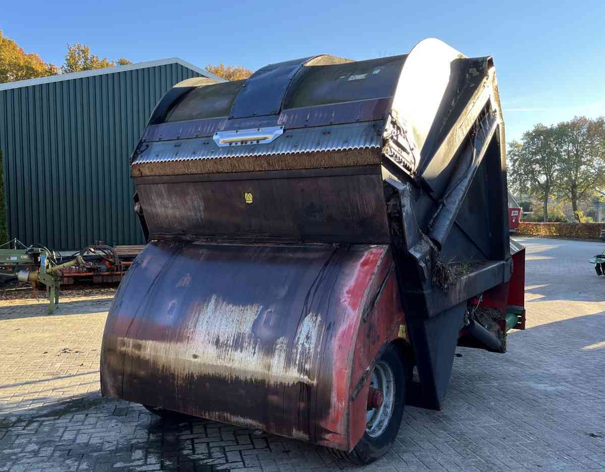 Trioliet Triomix 1200 zelfladende voermengwagen voermachines - Kŕmny voz: obrázok 3 Trioliet Triomix 1200 zelfladende voermengwagen voermachines - Kŕmny voz: obrázok 3