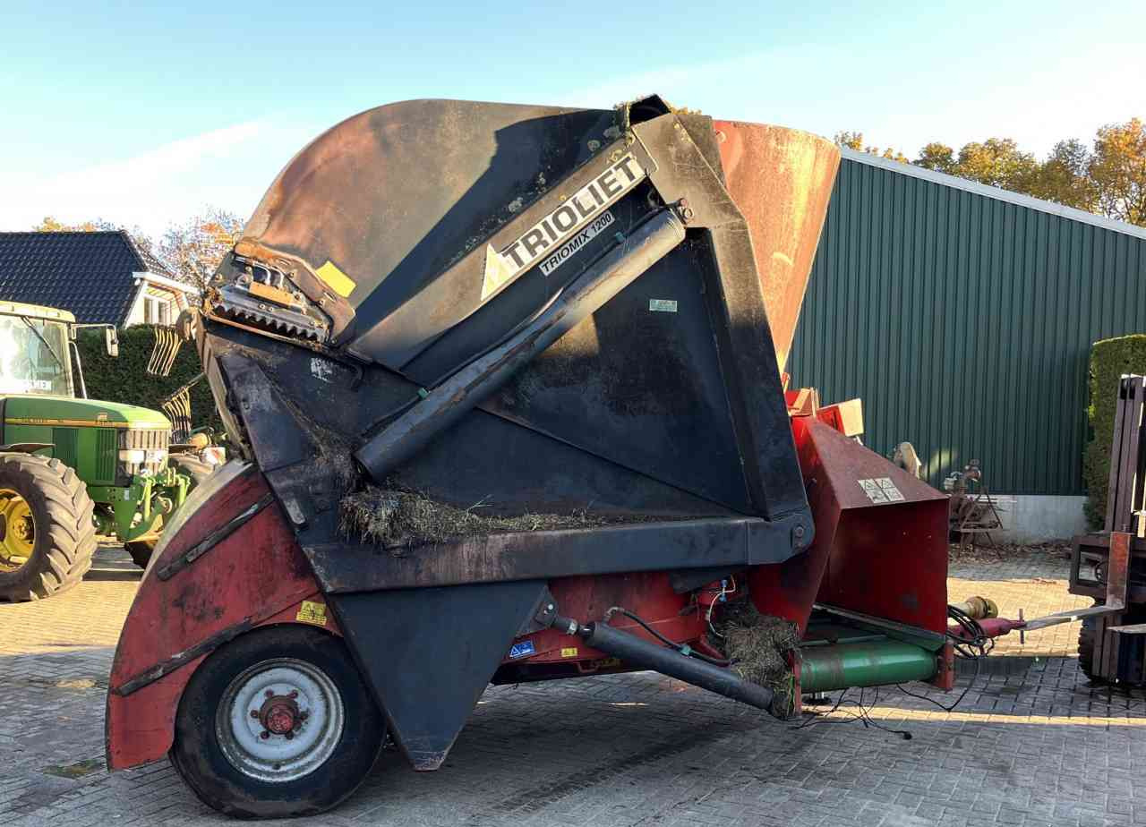 Trioliet Triomix 1200 zelfladende voermengwagen voermachines - Kŕmny voz: obrázok 2 Trioliet Triomix 1200 zelfladende voermengwagen voermachines - Kŕmny voz: obrázok 2