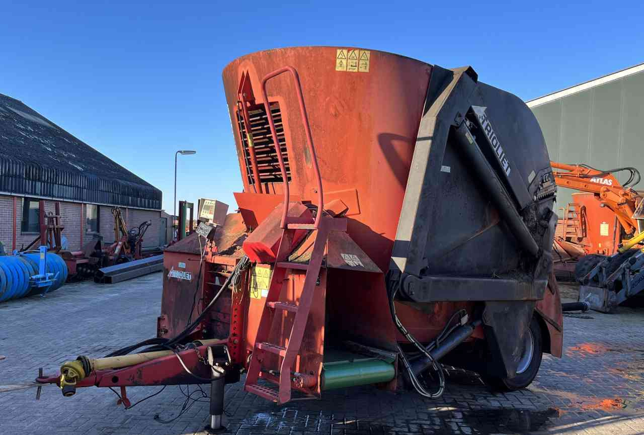 Trioliet Triomix 1200 zelfladende voermengwagen voermachines - Kŕmny voz: obrázok 5 Trioliet Triomix 1200 zelfladende voermengwagen voermachines - Kŕmny voz: obrázok 5