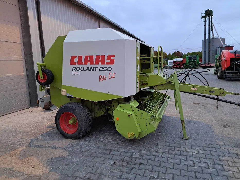 PRASA ROLUJĄCA CLAAS ROLLANT 250 RC 255 - Lis na okrúhle balíky: obrázok 5 PRASA ROLUJĄCA CLAAS ROLLANT 250 RC 255 - Lis na okrúhle balíky: obrázok 5