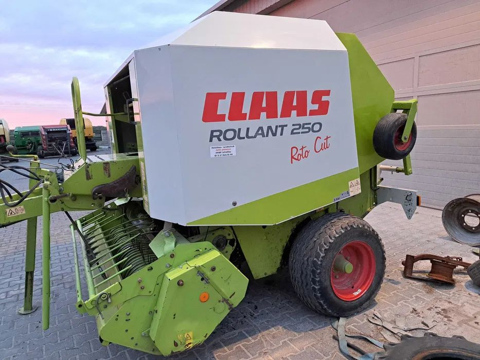 PRASA ROLUJĄCA CLAAS ROLLANT 250 RC 255 - Lis na okrúhle balíky: obrázok 1 PRASA ROLUJĄCA CLAAS ROLLANT 250 RC 255 - Lis na okrúhle balíky: obrázok 1