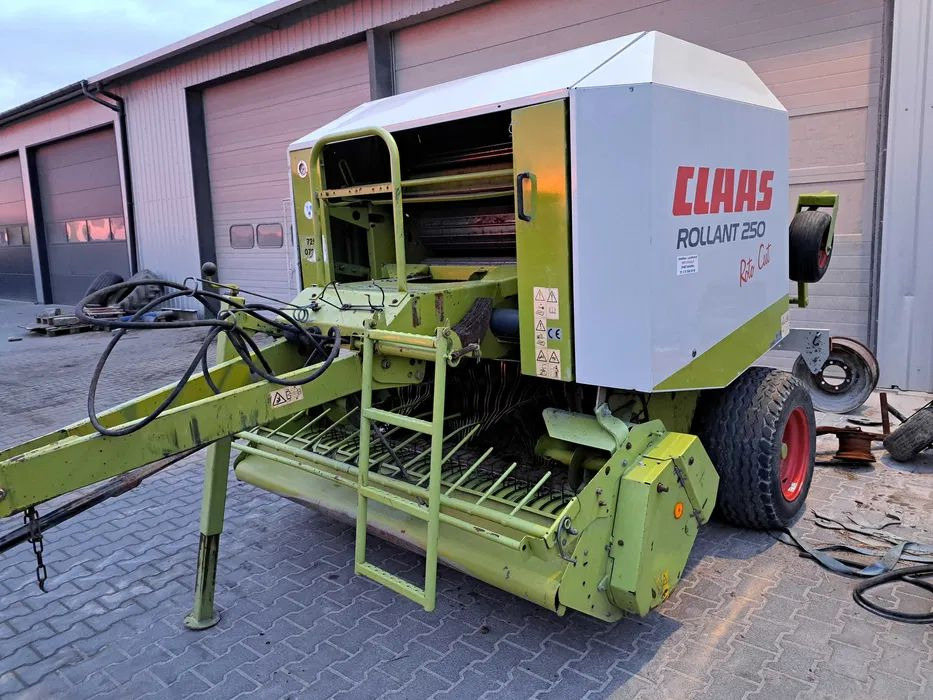 PRASA ROLUJĄCA CLAAS ROLLANT 250 RC 255 - Lis na okrúhle balíky: obrázok 4 PRASA ROLUJĄCA CLAAS ROLLANT 250 RC 255 - Lis na okrúhle balíky: obrázok 4