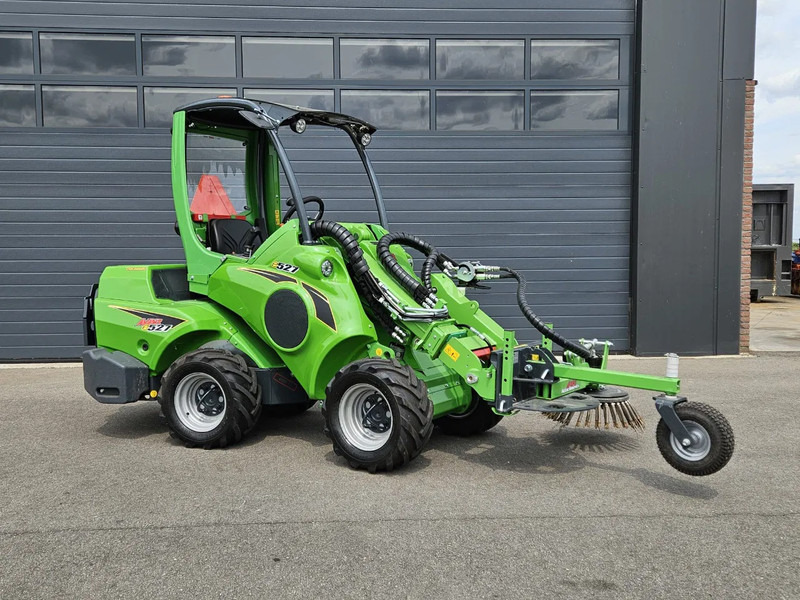 Avant E527 Rental mini-shovel - Pásový šmykom riadený nakladač: obrázok 1 Avant E527 Rental mini-shovel - Pásový šmykom riadený nakladač: obrázok 1