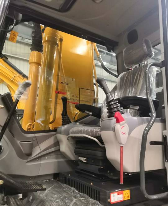 NEW MAXUS 13 Ton Crawler Excavator Warranty up to 10 YEARS НОВА Копарка гусенична MAXUS 13 тонн Гарантія до 10 РОКІВ NOWA Koparka gąsienicowa MAXUS 13 ton Gwarancja do 10 LAT - Pásové rýpadlo: obrázok 3 NEW MAXUS 13 Ton Crawler Excavator Warranty up to 10 YEARS НОВА Копарка гусенична MAXUS 13 тонн Гарантія до 10 РОКІВ NOWA Koparka gąsienicowa MAXUS 13 ton Gwarancja do 10 LAT - Pásové rýpadlo: obrázok 3