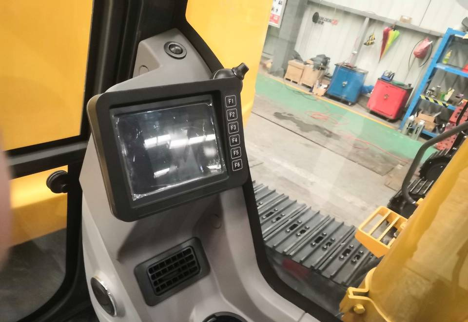 NEW MAXUS 13 Ton Crawler Excavator Warranty up to 10 YEARS НОВА Копарка гусенична MAXUS 13 тонн Гарантія до 10 РОКІВ NOWA Koparka gąsienicowa MAXUS 13 ton Gwarancja do 10 LAT - Pásové rýpadlo: obrázok 4 NEW MAXUS 13 Ton Crawler Excavator Warranty up to 10 YEARS НОВА Копарка гусенична MAXUS 13 тонн Гарантія до 10 РОКІВ NOWA Koparka gąsienicowa MAXUS 13 ton Gwarancja do 10 LAT - Pásové rýpadlo: obrázok 4