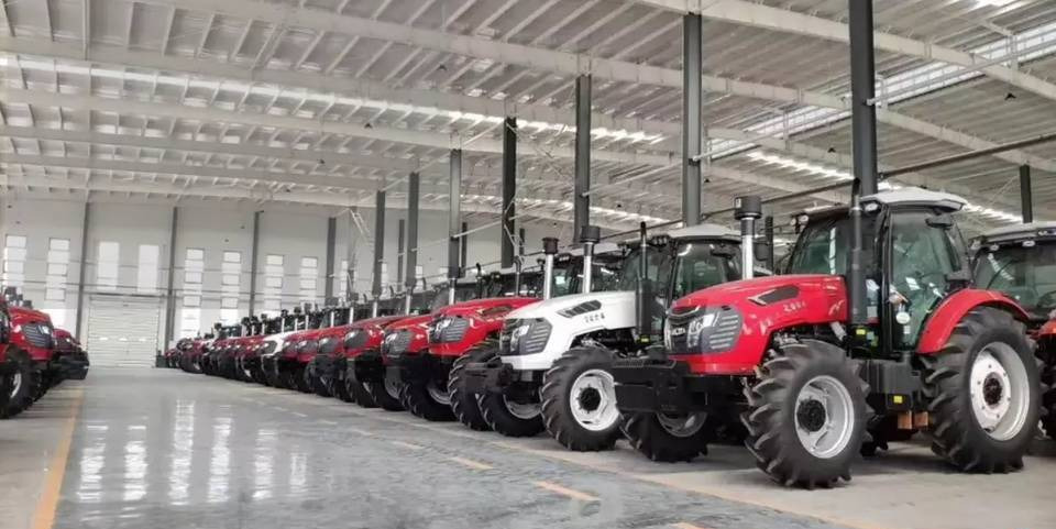 NEW MAXUS 200 HP Tractor 4x4 Warranty up to 10 Years НОВИЙ MAXUS 200 К.с. Трактор 4x4 Гарантія до 10 Років NOWY MAXUS 200 KM Ciągnik 4x4 Gwarancja do 10 LAT - Traktor: obrázok 2 NEW MAXUS 200 HP Tractor 4x4 Warranty up to 10 Years НОВИЙ MAXUS 200 К.с. Трактор 4x4 Гарантія до 10 Років NOWY MAXUS 200 KM Ciągnik 4x4 Gwarancja do 10 LAT - Traktor: obrázok 2