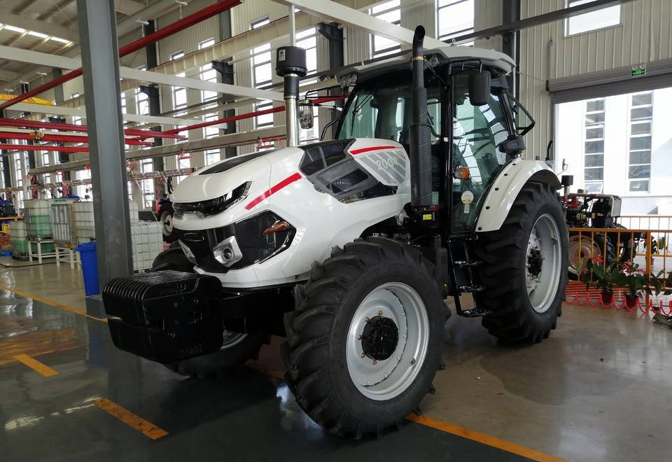 NEW MAXUS 200 HP Tractor 4x4 Warranty up to 10 Years НОВИЙ MAXUS 200 К.с. Трактор 4x4 Гарантія до 10 Років NOWY MAXUS 200 KM Ciągnik 4x4 Gwarancja do 10 LAT - Traktor: obrázok 5 NEW MAXUS 200 HP Tractor 4x4 Warranty up to 10 Years НОВИЙ MAXUS 200 К.с. Трактор 4x4 Гарантія до 10 Років NOWY MAXUS 200 KM Ciągnik 4x4 Gwarancja do 10 LAT - Traktor: obrázok 5