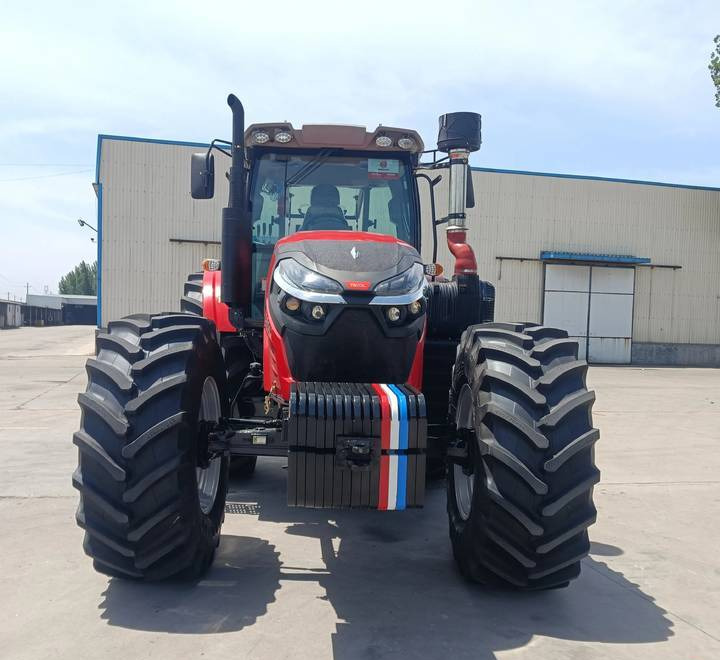 NEW MAXUS 260 HP 4x4 Tractor Warranty up to 10 YEARS НОВИЙ MAXUS 260 К.с. Трактор 4x4 Гарантія до 10 РОКІВ NOWY MAXUS 260 KM Ciągnik 4x4 Gwarancja do 10 LAT - Traktor: obrázok 5 NEW MAXUS 260 HP 4x4 Tractor Warranty up to 10 YEARS НОВИЙ MAXUS 260 К.с. Трактор 4x4 Гарантія до 10 РОКІВ NOWY MAXUS 260 KM Ciągnik 4x4 Gwarancja do 10 LAT - Traktor: obrázok 5