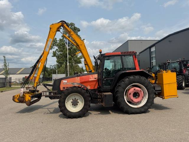 Valtra 8150 hitech met Bos maaiarm met klepelmaaier - Traktor: obrázok 1 Valtra 8150 hitech met Bos maaiarm met klepelmaaier - Traktor: obrázok 1