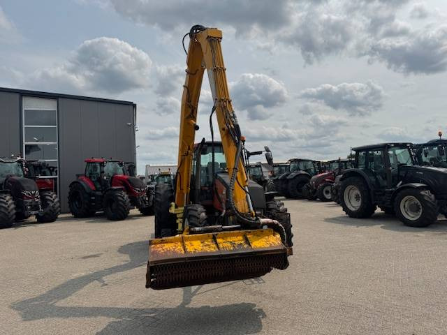 Valtra 8150 hitech met Bos maaiarm met klepelmaaier - Traktor: obrázok 5 Valtra 8150 hitech met Bos maaiarm met klepelmaaier - Traktor: obrázok 5