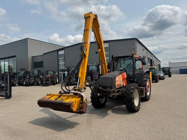 Valtra 8150 hitech met Bos maaiarm met klepelmaaier - Traktor: obrázok 4 Valtra 8150 hitech met Bos maaiarm met klepelmaaier - Traktor: obrázok 4