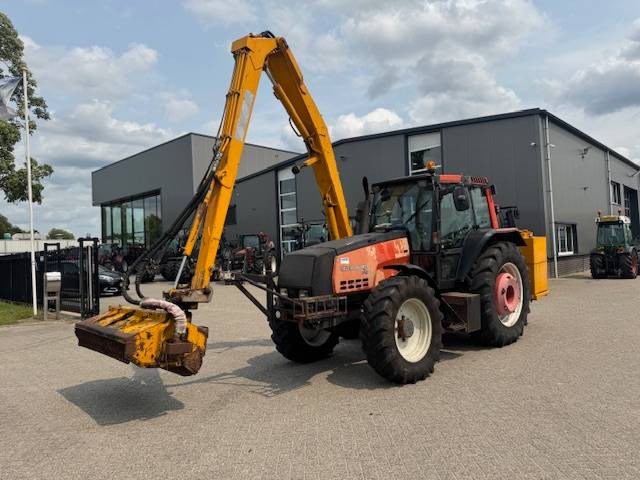 Valtra 8150 hitech met Bos maaiarm met klepelmaaier - Traktor: obrázok 3 Valtra 8150 hitech met Bos maaiarm met klepelmaaier - Traktor: obrázok 3