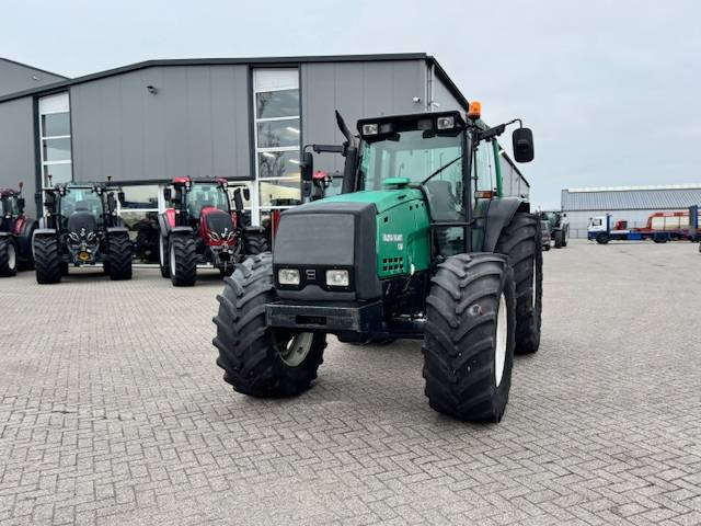 Valtra 8350 Hitech - Traktor: obrázok 5 Valtra 8350 Hitech - Traktor: obrázok 5