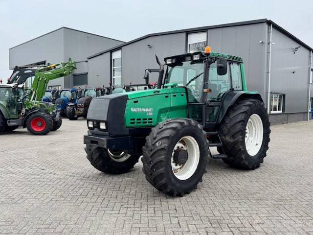 Valtra 8350 Hitech - Traktor: obrázok 3 Valtra 8350 Hitech - Traktor: obrázok 3