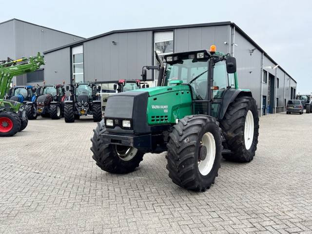 Valtra 8350 Hitech - Traktor: obrázok 4 Valtra 8350 Hitech - Traktor: obrázok 4