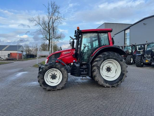 Valtra N123 Hitech5 - Traktor: obrázok 1 Valtra N123 Hitech5 - Traktor: obrázok 1