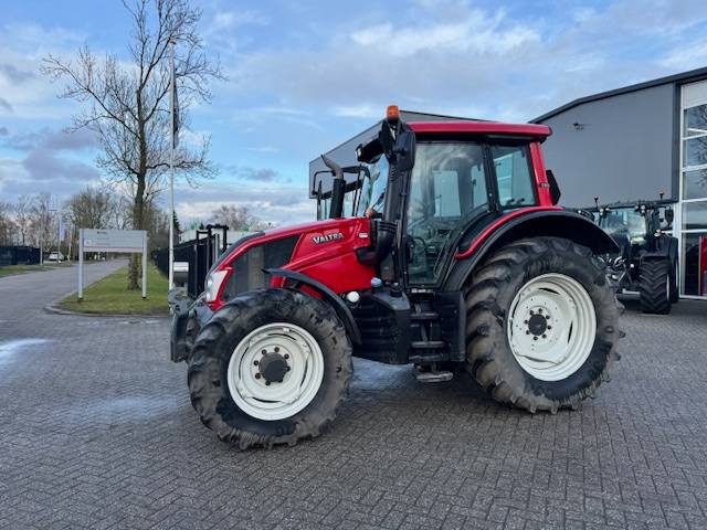 Valtra N123 Hitech5 - Traktor: obrázok 2 Valtra N123 Hitech5 - Traktor: obrázok 2
