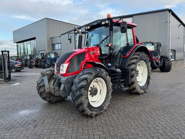 Valtra N123 Hitech5 - Traktor: obrázok 4 Valtra N123 Hitech5 - Traktor: obrázok 4