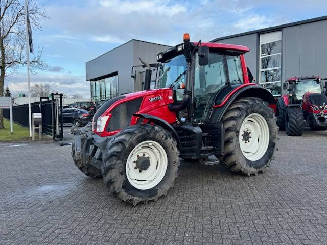Valtra N123 Hitech5 - Traktor: obrázok 3 Valtra N123 Hitech5 - Traktor: obrázok 3