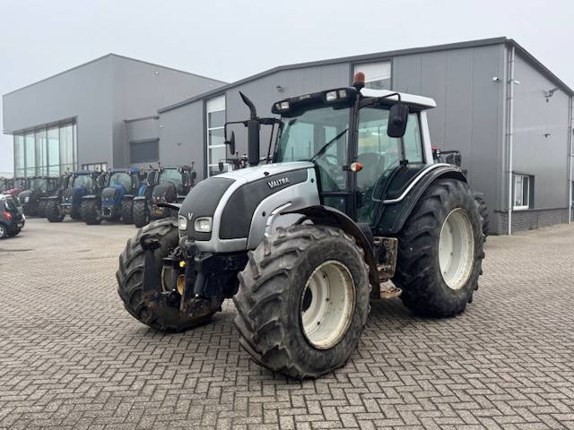 Valtra N141 hitech, Fronthef, Frontpto - Traktor: obrázok 1 Valtra N141 hitech, Fronthef, Frontpto - Traktor: obrázok 1