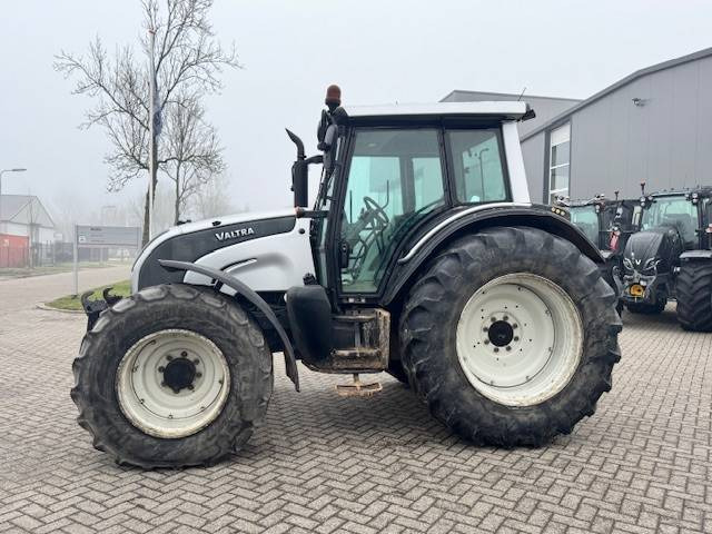 Valtra N141 hitech, Fronthef, Frontpto - Traktor: obrázok 3 Valtra N141 hitech, Fronthef, Frontpto - Traktor: obrázok 3